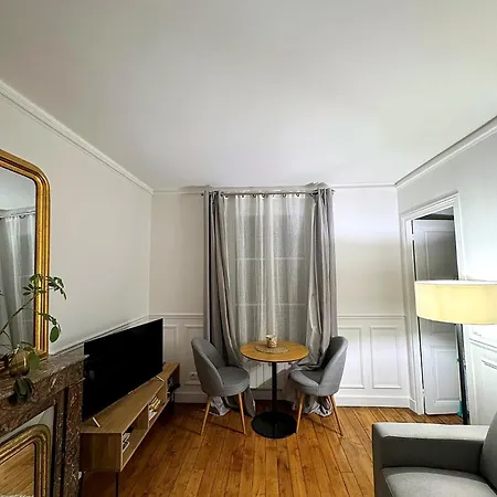 Cozy Haussmann Flat - Quiet 1Br Peaceful Montparnasse Escape דירה *