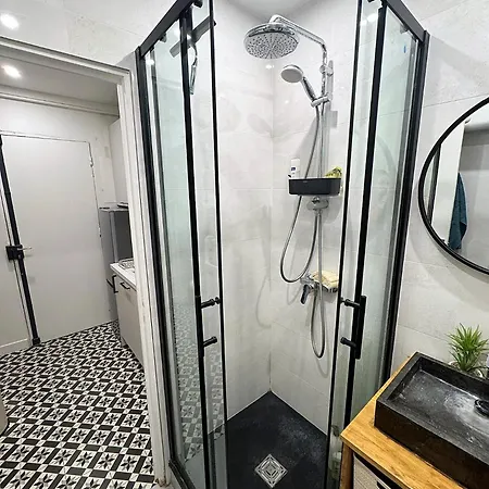 Cozy Haussmann Flat - Quiet 1Br Peaceful Montparnasse Escape باريس
